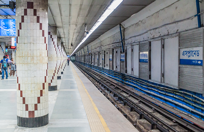 kolkata-s-subterranean-marvel-the-river-metro-tunnel